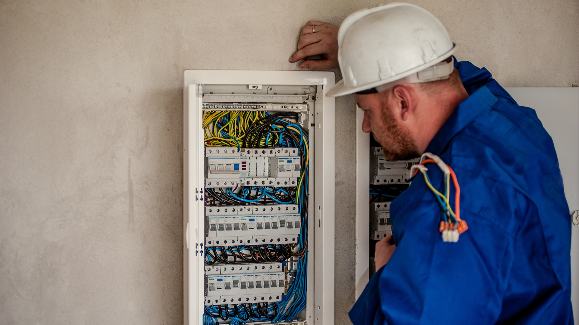 What’s Like To Be an Electrician: The Ins and Outs of the Industry